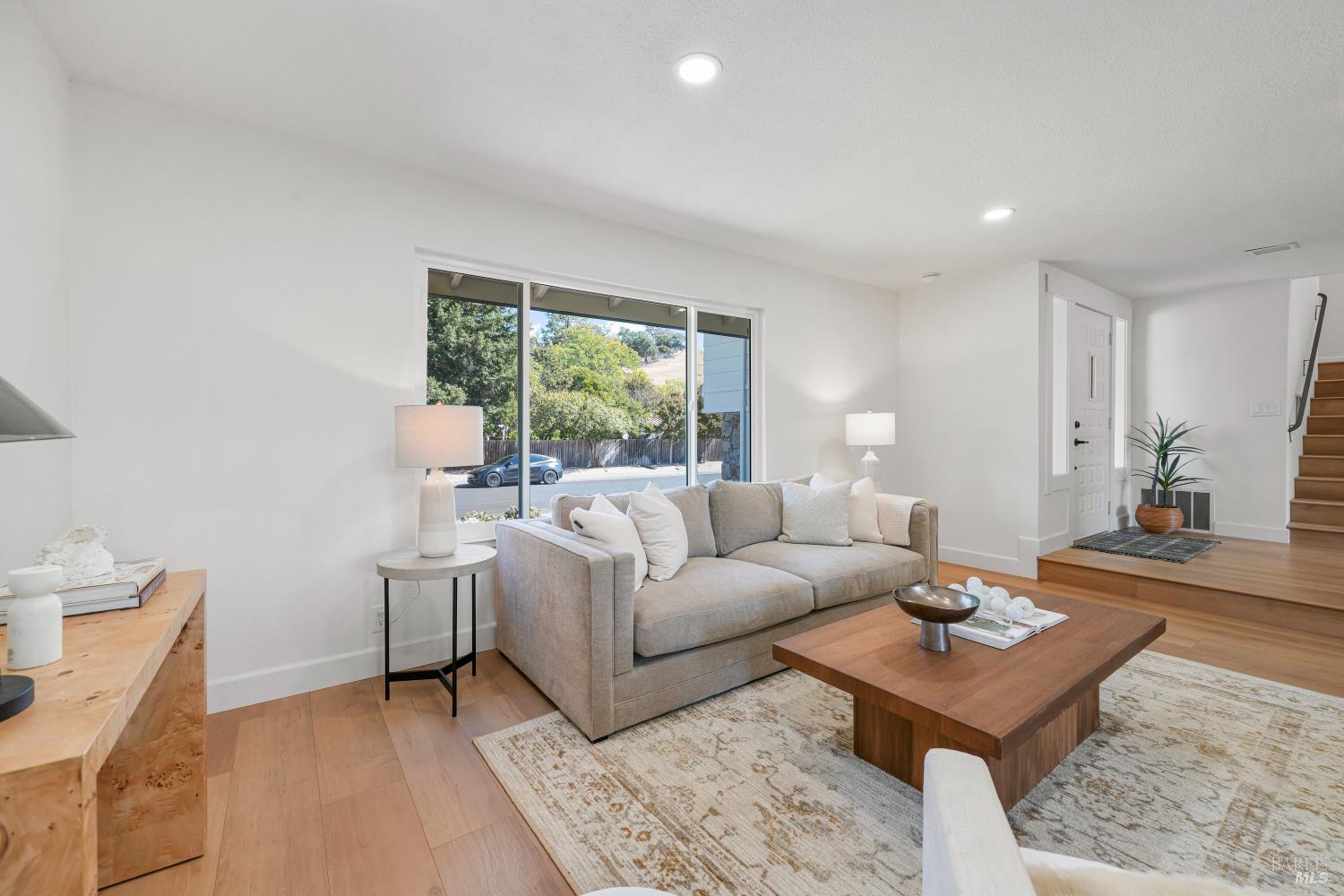 Detail Gallery Image 11 of 56 For 118 Salinas Dr, Vacaville,  CA 95688 - 4 Beds | 2/1 Baths