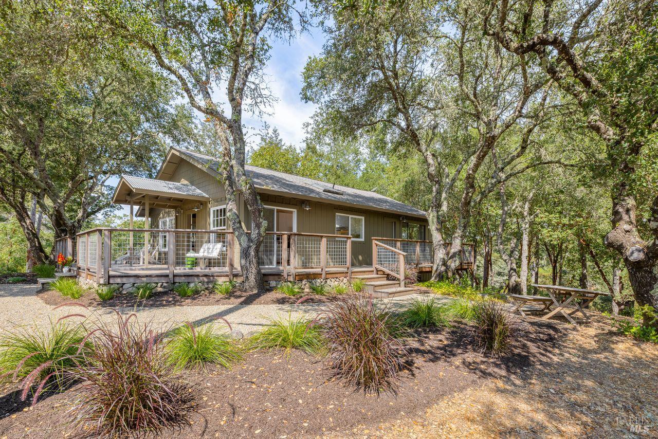 Detail Gallery Image 3 of 33 For 1988 Jameson Rd, Healdsburg,  CA 95448 - 3 Beds | 2 Baths
