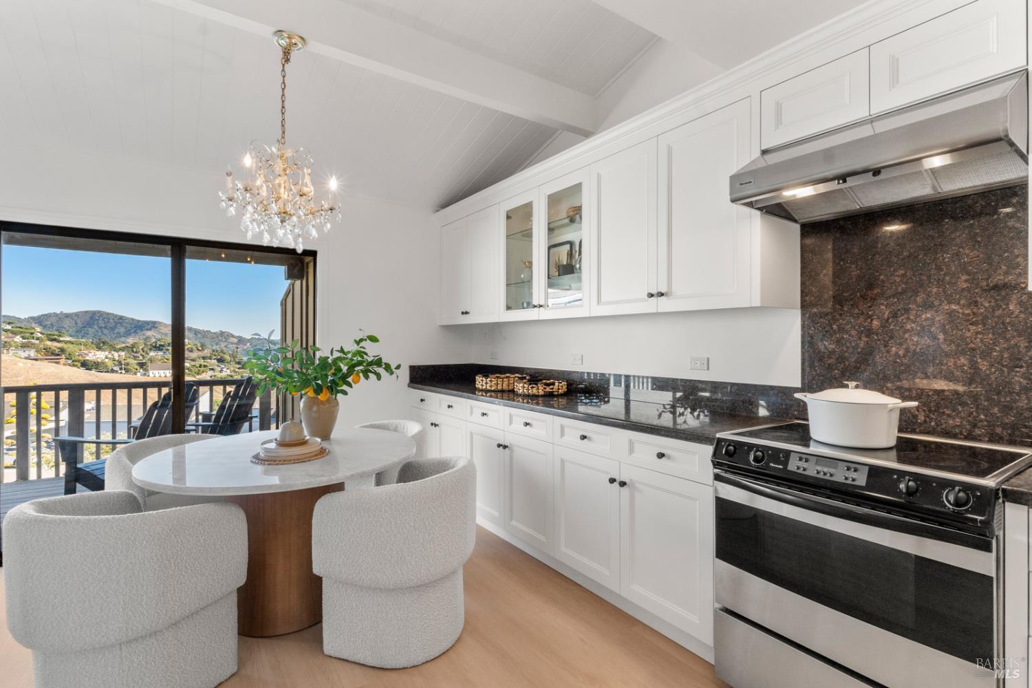 Detail Gallery Image 9 of 29 For 28 Marinero Cir #34,  Tiburon,  CA 94920 - 2 Beds | 1/1 Baths