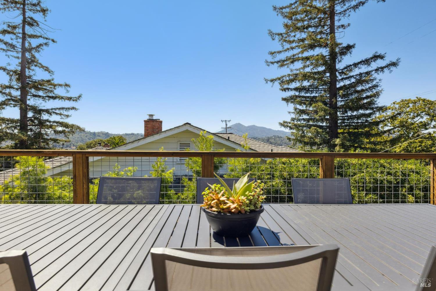 Detail Gallery Image 27 of 91 For 34 Broadview Dr, San Rafael,  CA 94901 - 4 Beds | 4 Baths