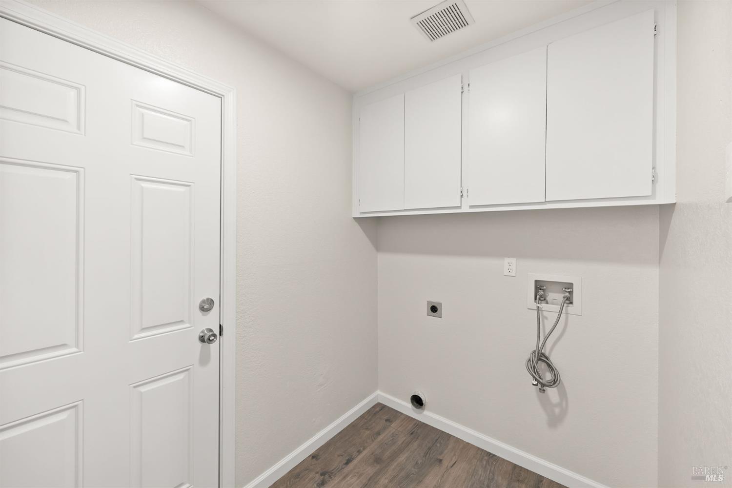 Detail Gallery Image 8 of 41 For 2921 Willow Ct, Fairfield,  CA 94533 - 3 Beds | 3 Baths