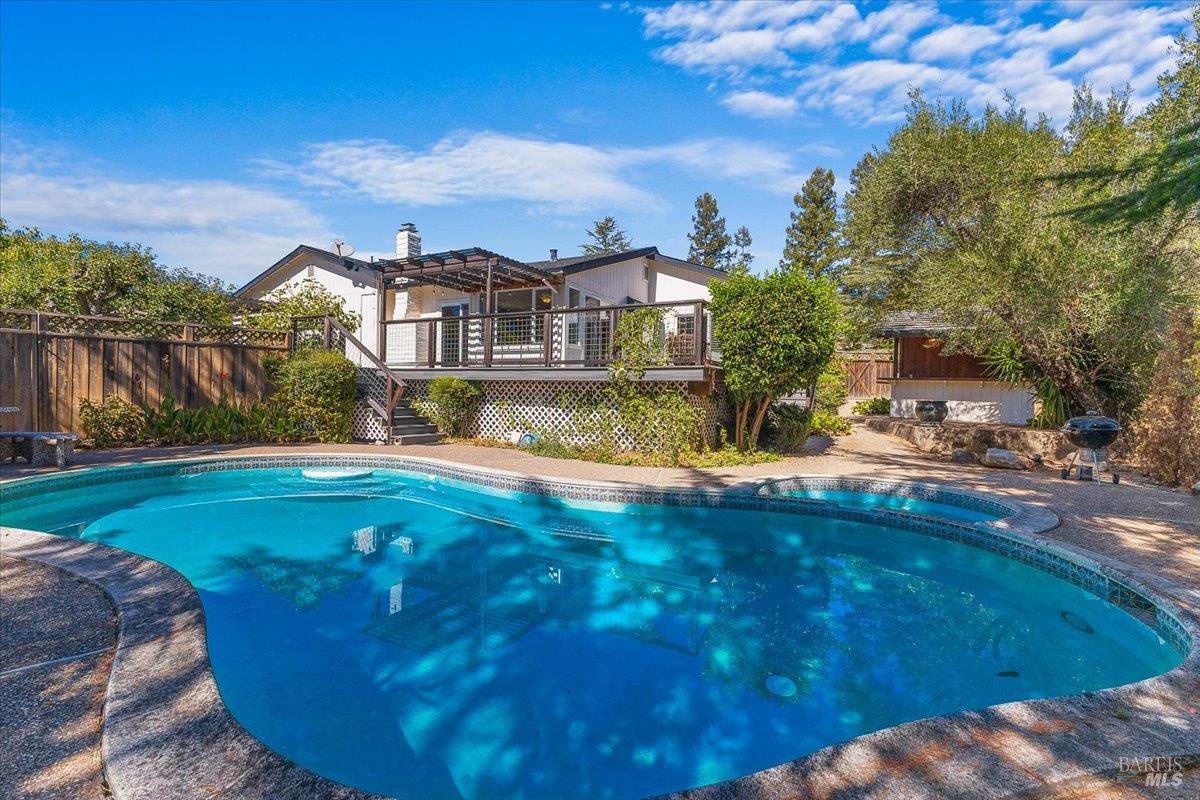 Detail Gallery Image 37 of 60 For 607 Scotland Dr, Santa Rosa,  CA 95409 - 3 Beds | 2/1 Baths