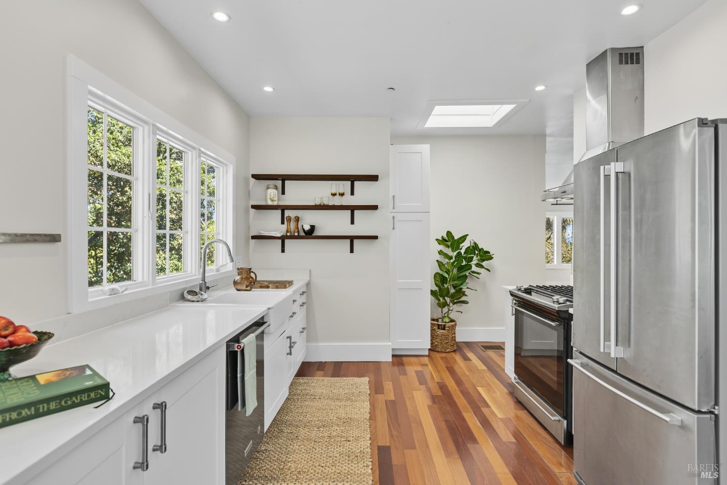 Detail Gallery Image 12 of 33 For 19 Roberts Ave, San Rafael,  CA 94901 - 3 Beds | 2 Baths