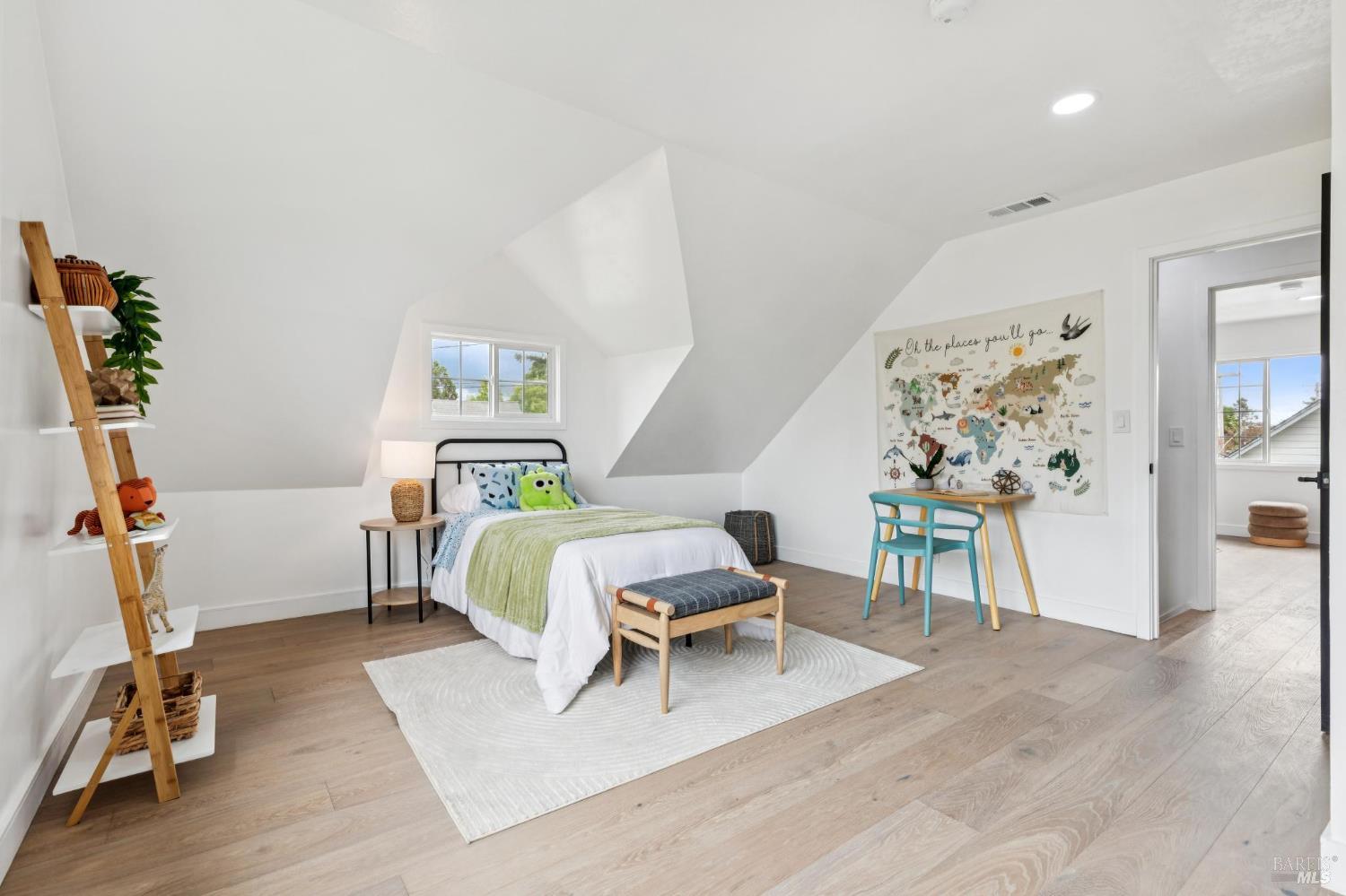Detail Gallery Image 24 of 32 For 29 Alta Dr, Petaluma,  CA 94954 - 4 Beds | 2/1 Baths