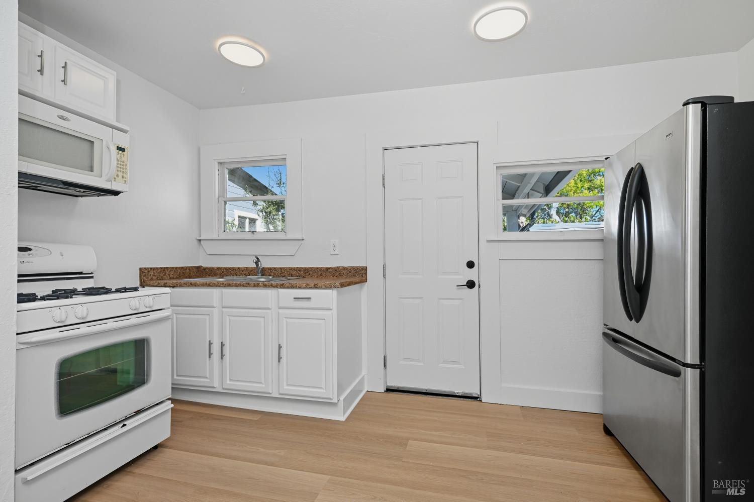 Detail Gallery Image 6 of 25 For 223 Decker St, Santa Rosa,  CA 95401 - 2 Beds | 2 Baths