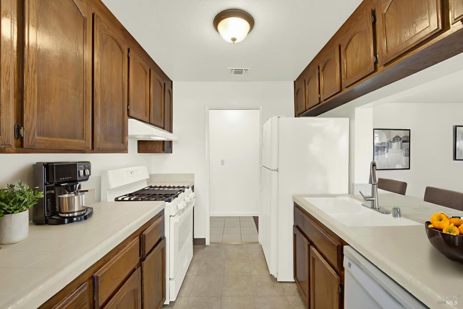 Detail Gallery Image 3 of 42 For 225 Pennsylvania Ave #B5,  Fairfield,  CA 94533 - 2 Beds | 2 Baths