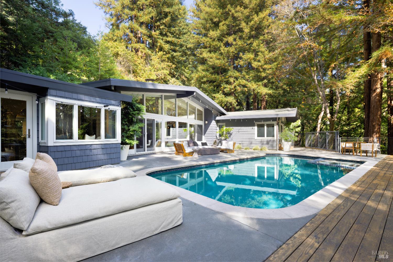 Detail Gallery Image 26 of 53 For 221 S Ridgewood Rd, Kentfield,  CA 94904 - 4 Beds | 3/1 Baths