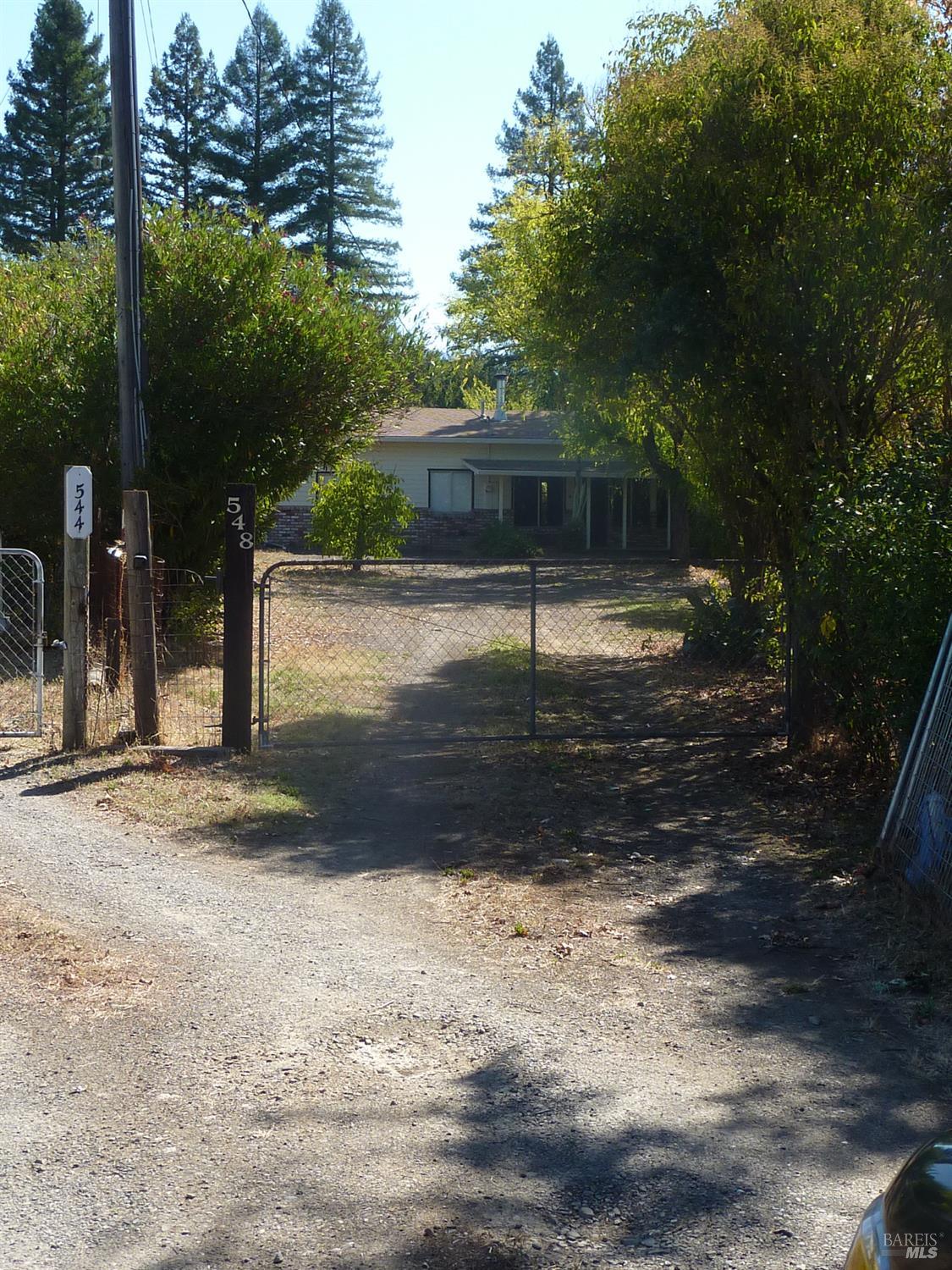 Detail Gallery Image 3 of 31 For 548 Milani Dr, Ukiah,  CA 95482 - 2 Beds | 1 Baths
