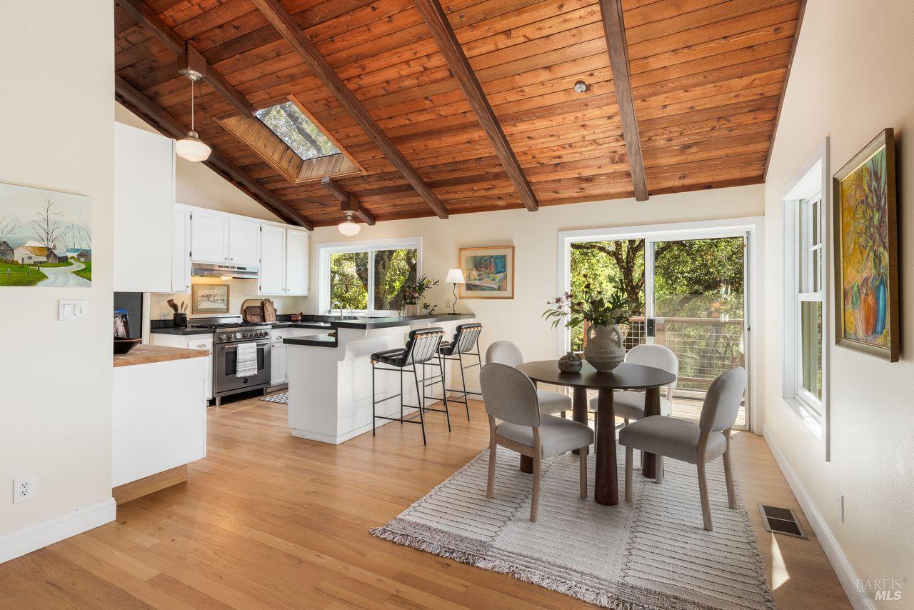 Detail Gallery Image 7 of 33 For 1988 Jameson Rd, Healdsburg,  CA 95448 - 3 Beds | 2 Baths