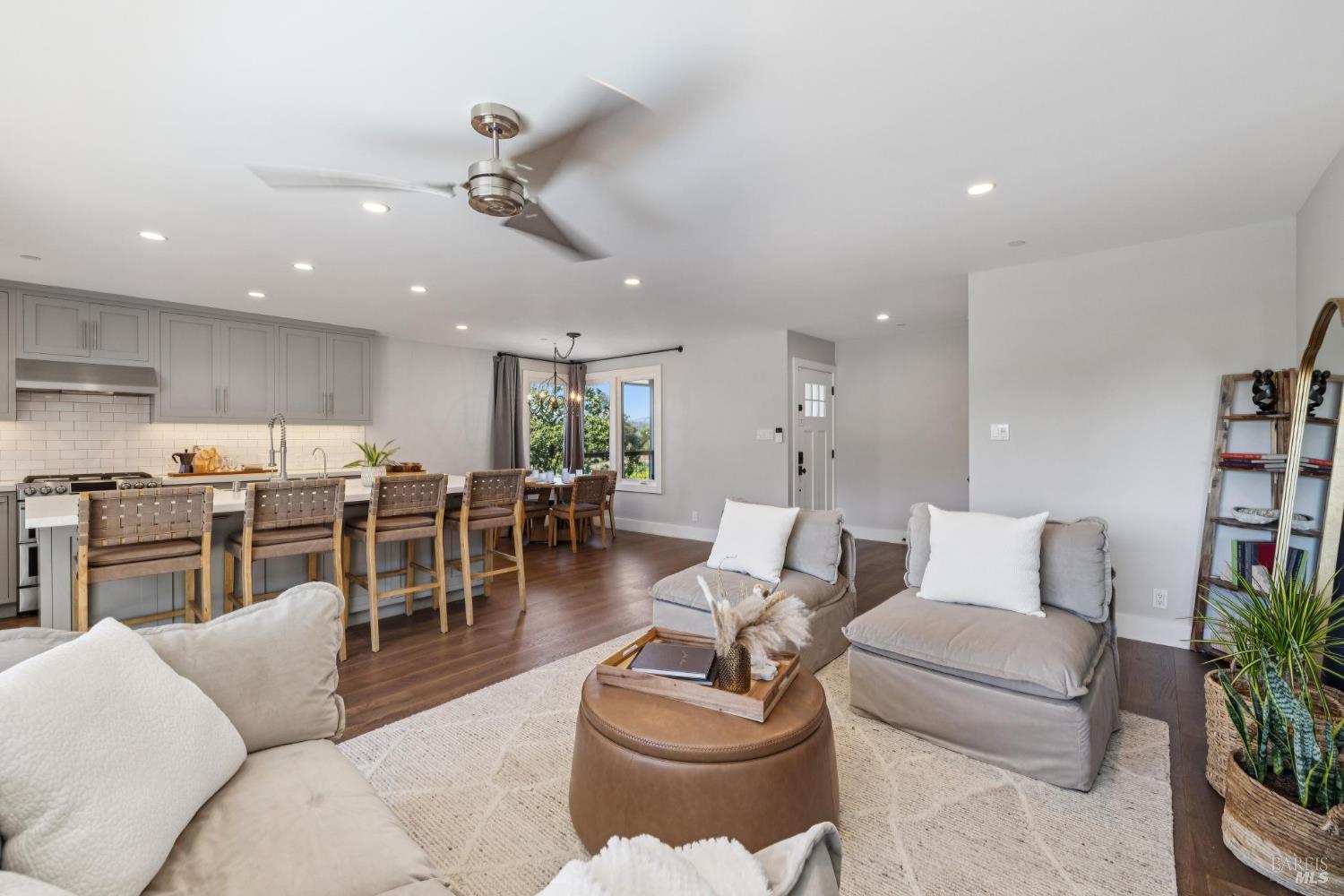 Detail Gallery Image 7 of 91 For 34 Broadview Dr, San Rafael,  CA 94901 - 4 Beds | 4 Baths