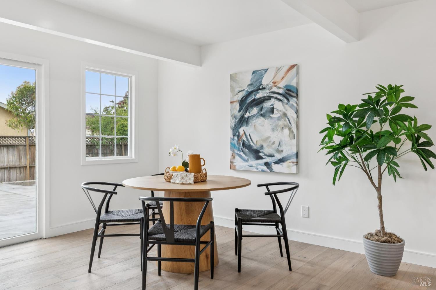 Detail Gallery Image 12 of 32 For 29 Alta Dr, Petaluma,  CA 94954 - 4 Beds | 2/1 Baths