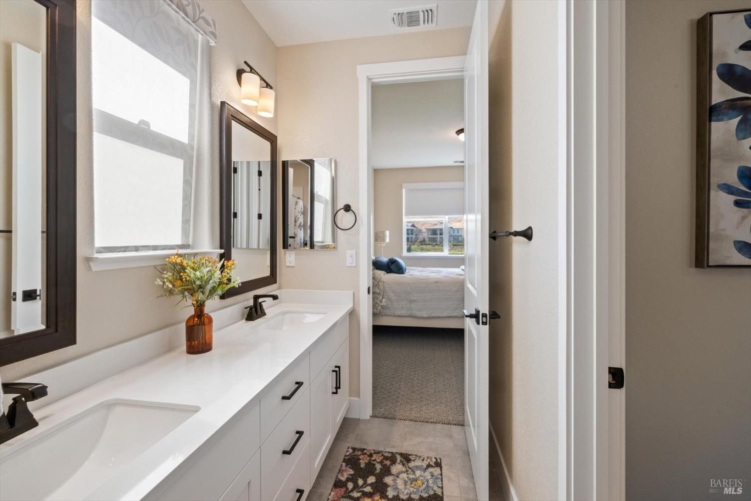 Detail Gallery Image 19 of 33 For 2371 Waterside Dr, Fairfield,  CA 94533 - 4 Beds | 3/1 Baths