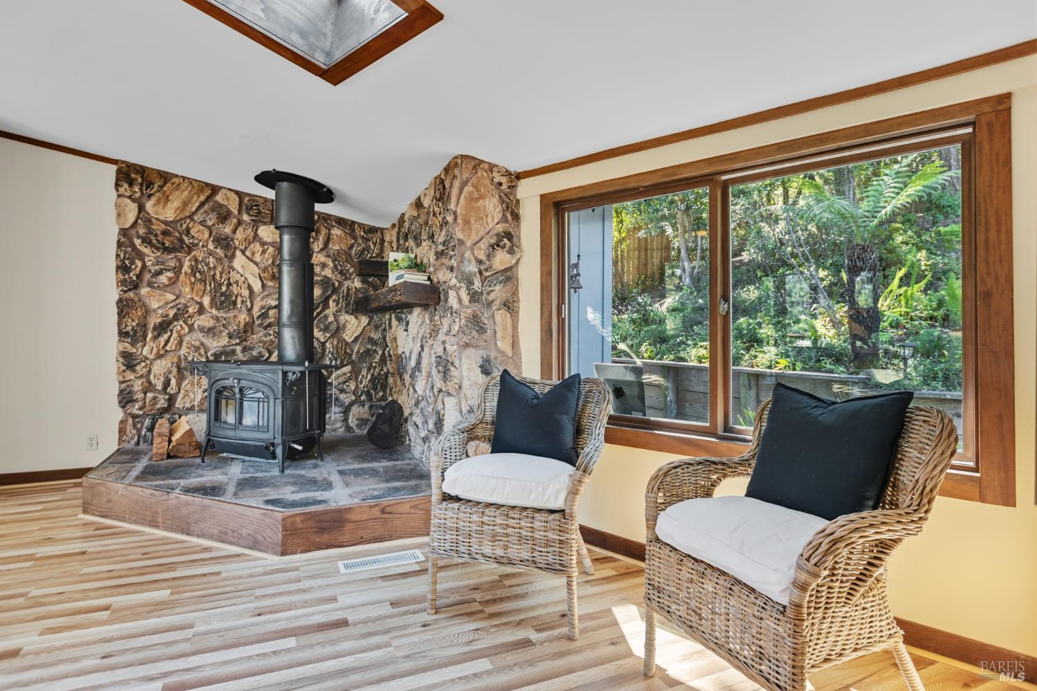 Detail Gallery Image 7 of 42 For 110 Alta Ave, Lagunitas,  CA 94938 - 2 Beds | 2 Baths