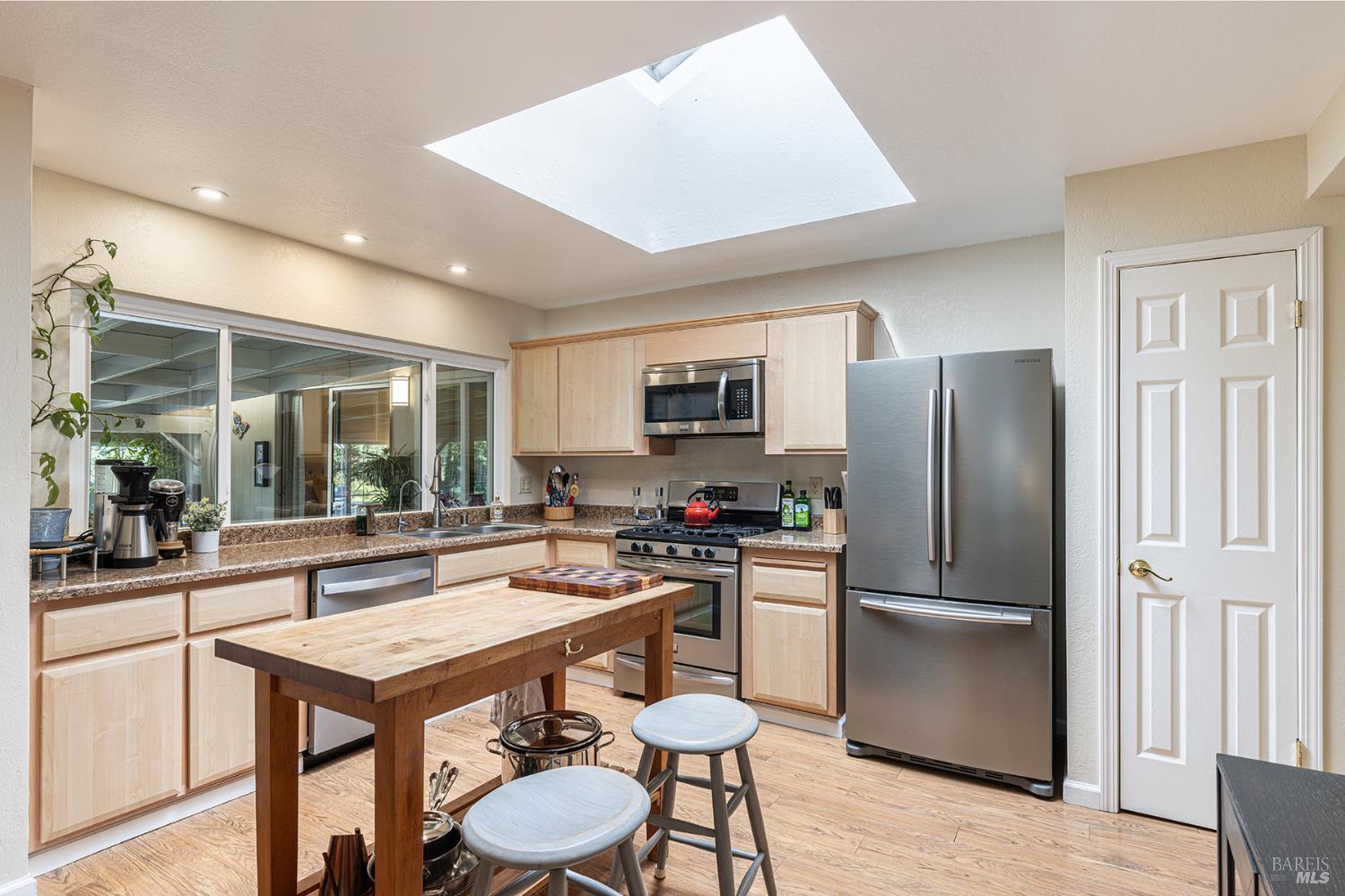 Detail Gallery Image 14 of 50 For 1627 Juliet Dr, Petaluma,  CA 94954 - 3 Beds | 2 Baths