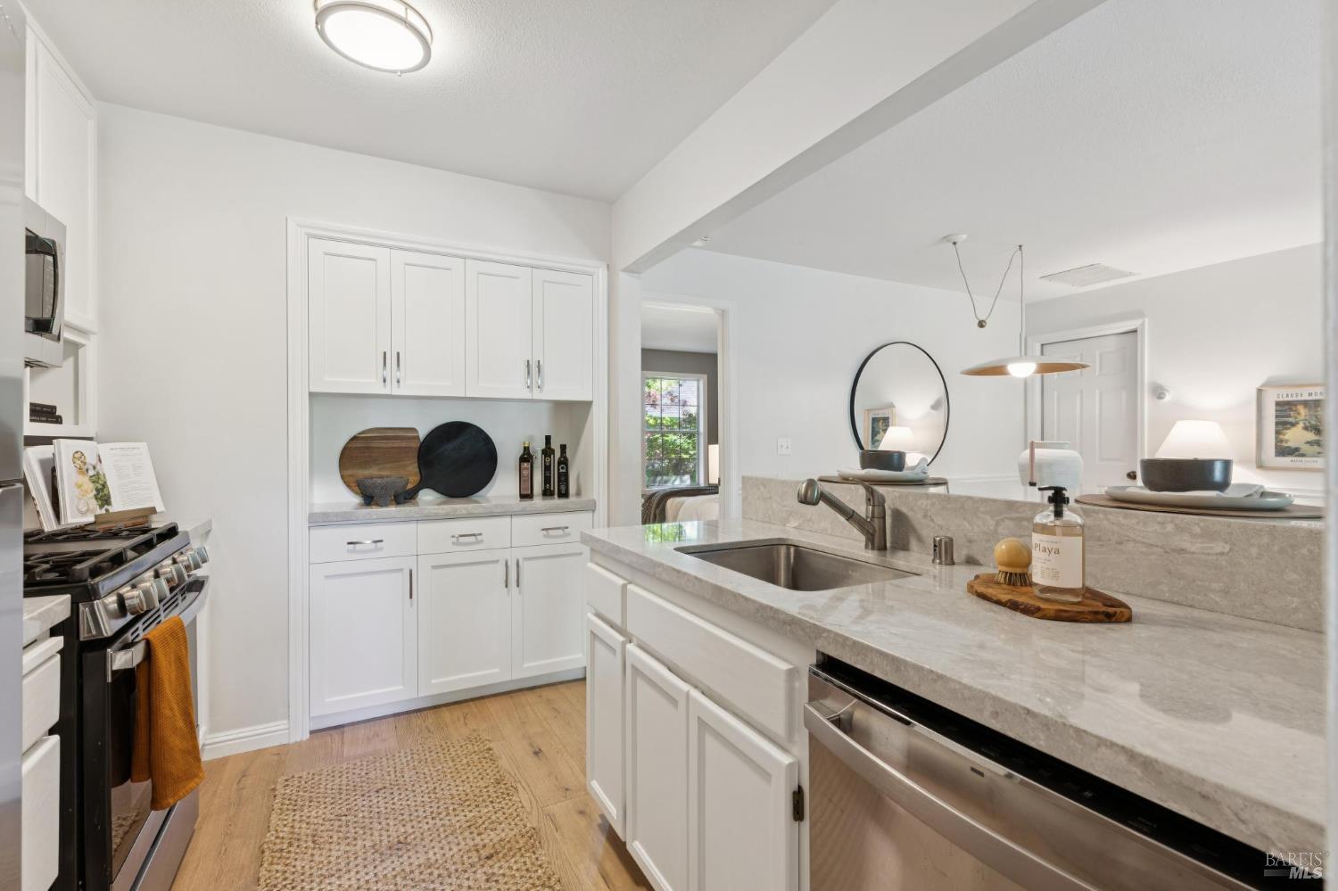 Detail Gallery Image 20 of 52 For 775 Miller Ave, Mill Valley,  CA 94941 - 1 Beds | 1 Baths