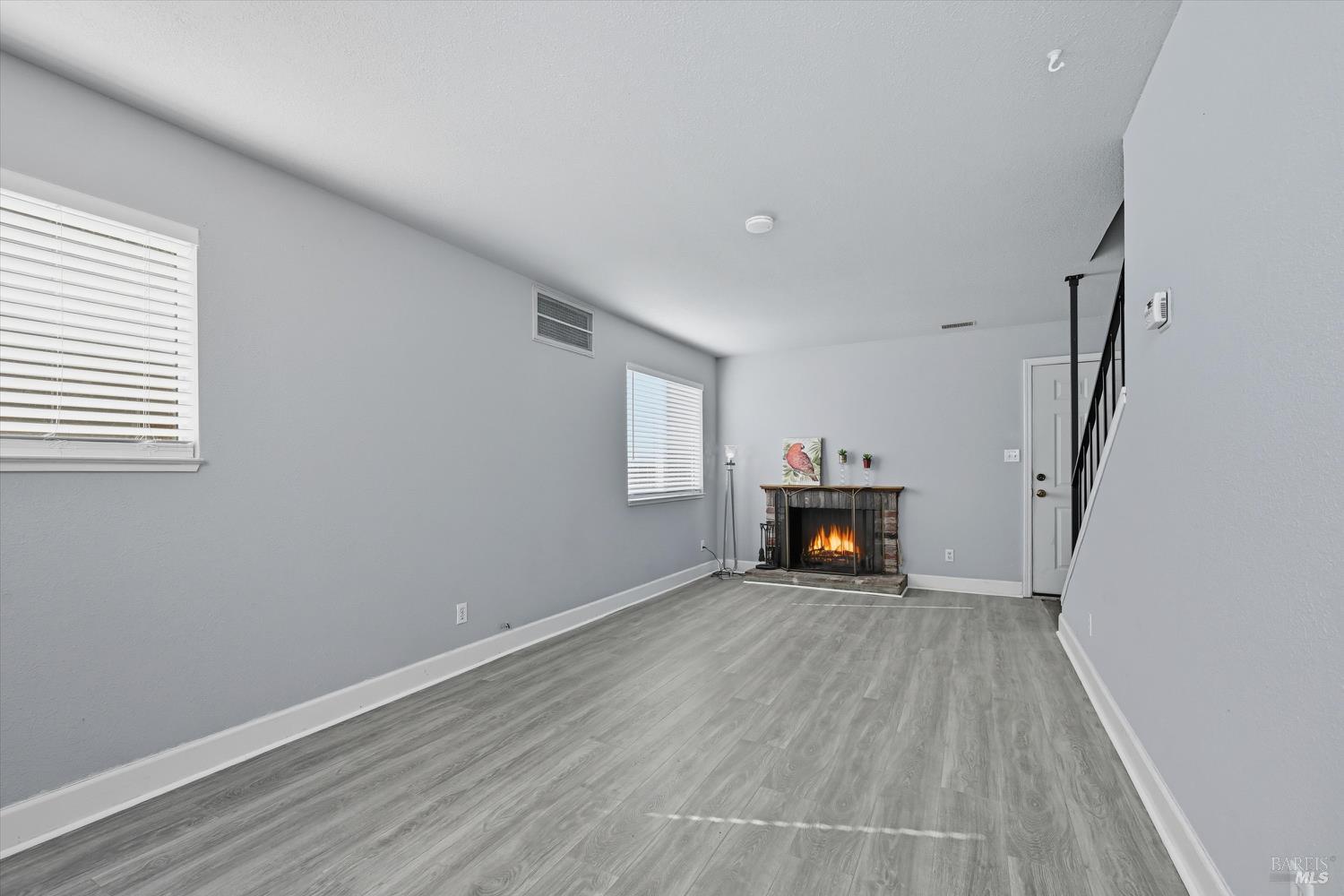 Detail Gallery Image 5 of 26 For 19300 Mountain Mdws, Hidden Valley Lake,  CA 95467 - 4 Beds | 2 Baths
