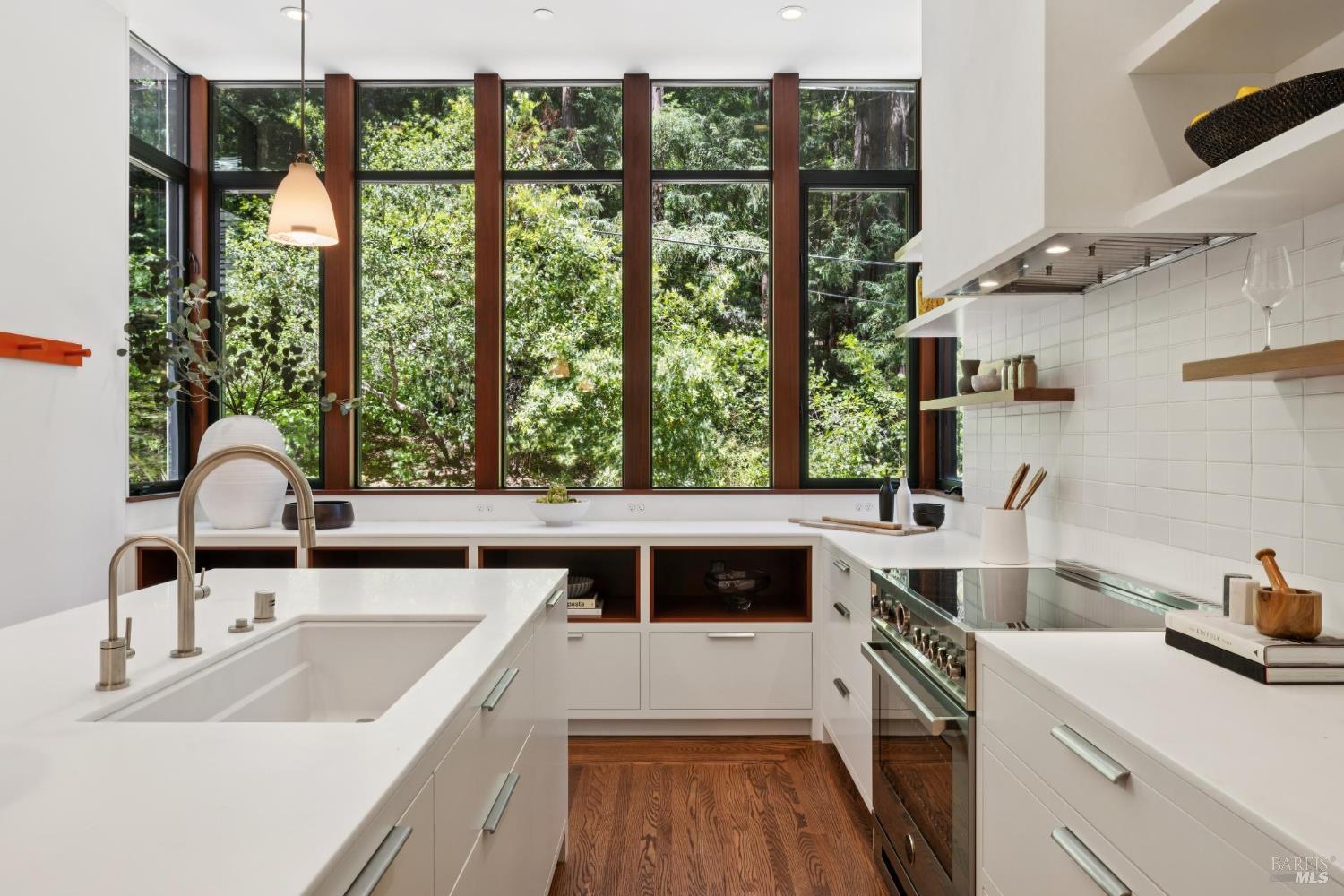 Detail Gallery Image 24 of 91 For 28 Marsh Dr, Mill Valley,  CA 94941 - 6 Beds | 4/1 Baths