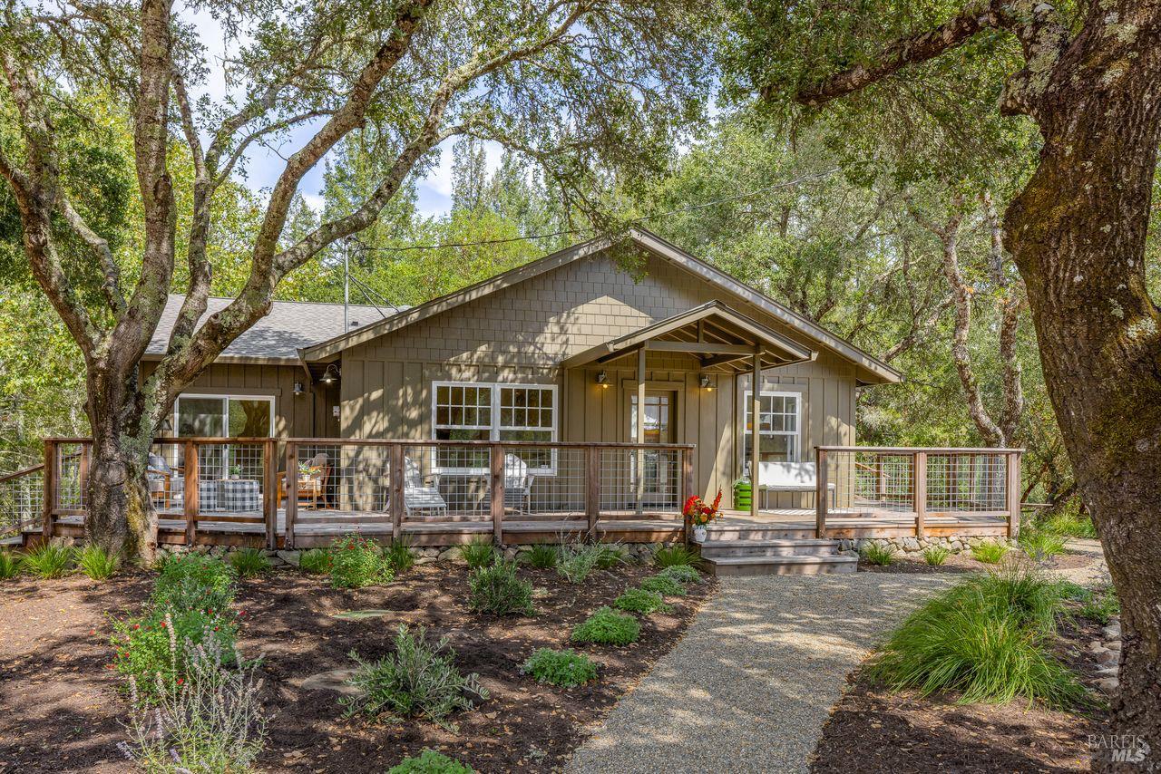 Detail Gallery Image 1 of 33 For 1988 Jameson Rd, Healdsburg,  CA 95448 - 3 Beds | 2 Baths