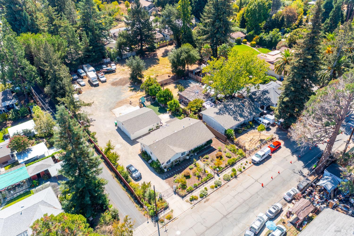Detail Gallery Image 4 of 11 For 1145 W Pueblo Pl, Napa,  CA 94558 - – Beds | – Baths