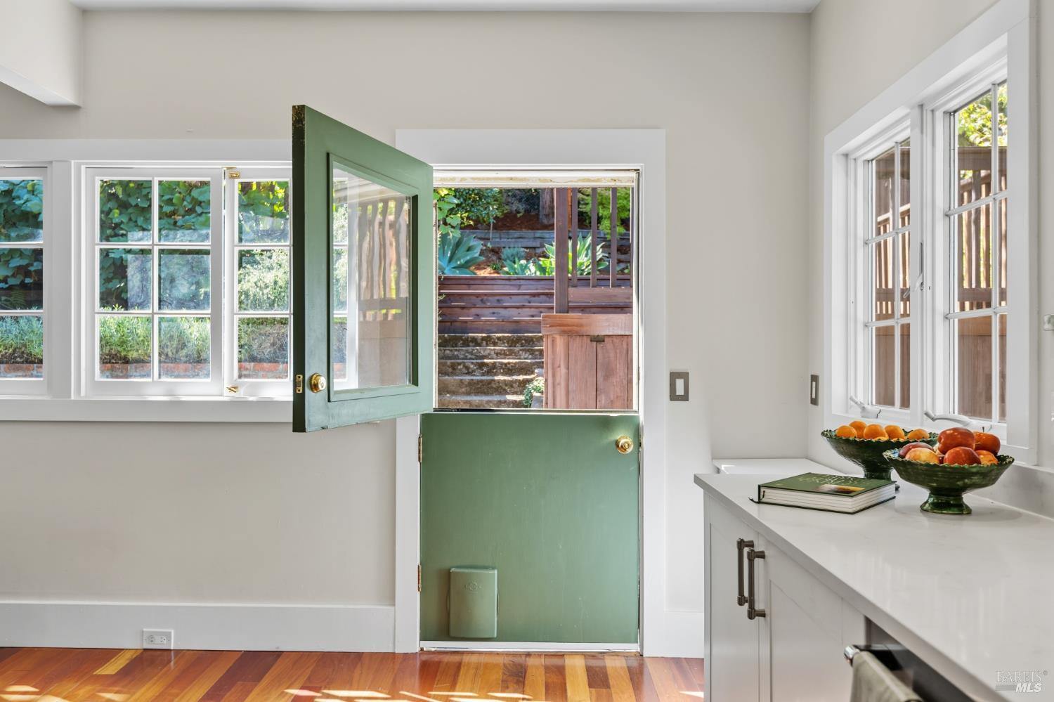 Detail Gallery Image 15 of 33 For 19 Roberts Ave, San Rafael,  CA 94901 - 3 Beds | 2 Baths