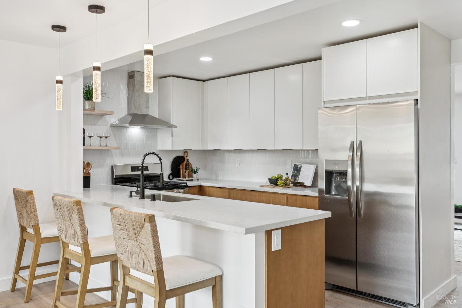 Detail Gallery Image 9 of 32 For 29 Alta Dr, Petaluma,  CA 94954 - 4 Beds | 2/1 Baths