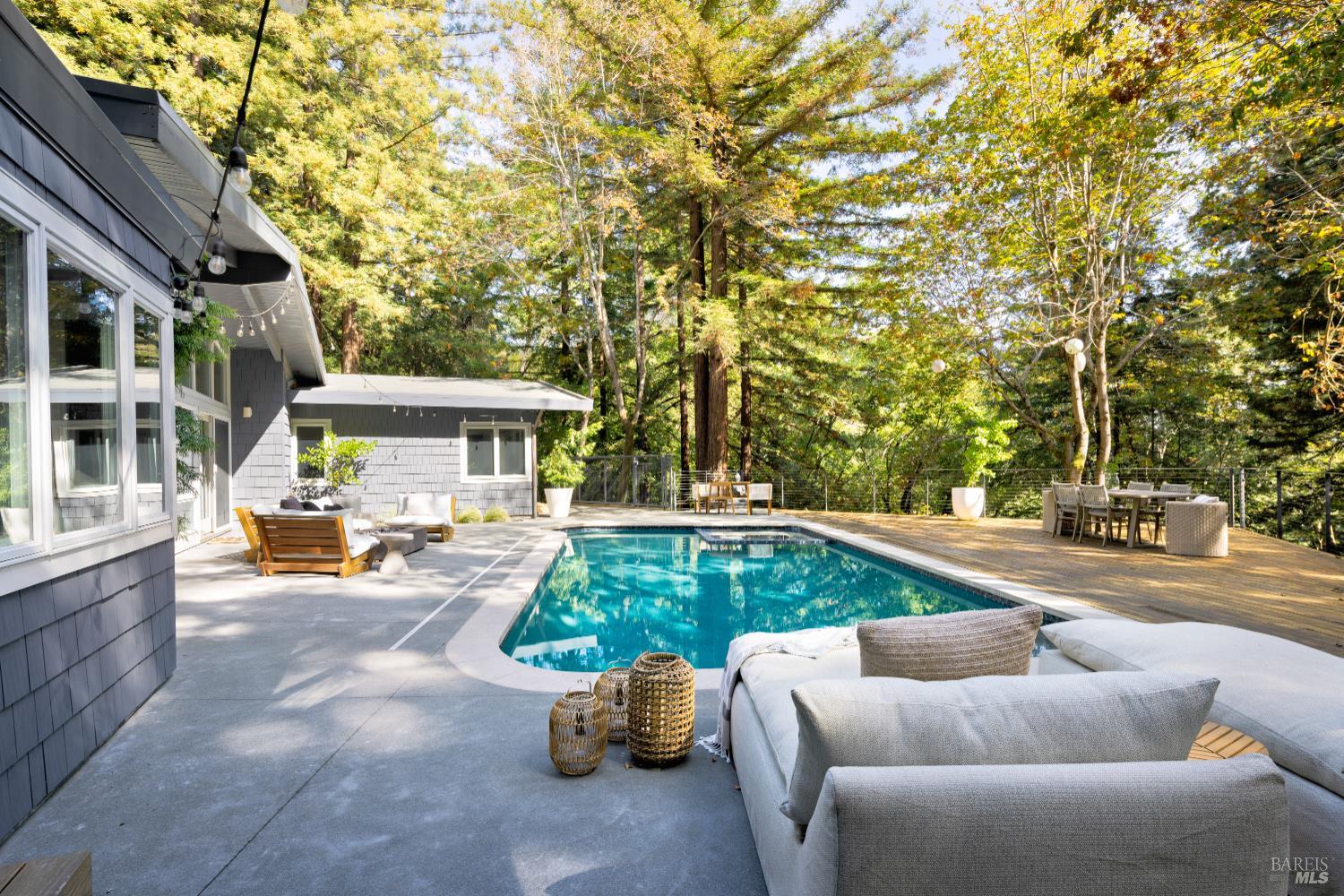 Detail Gallery Image 25 of 53 For 221 S Ridgewood Rd, Kentfield,  CA 94904 - 4 Beds | 3/1 Baths