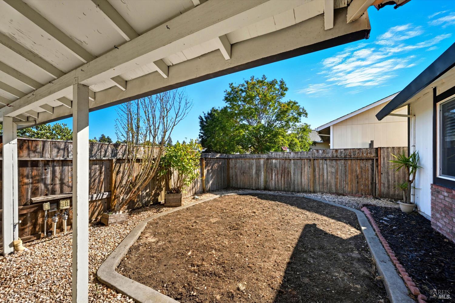 Detail Gallery Image 3 of 32 For 1140 Emily Ave, Rohnert Park,  CA 94928 - 3 Beds | 2 Baths