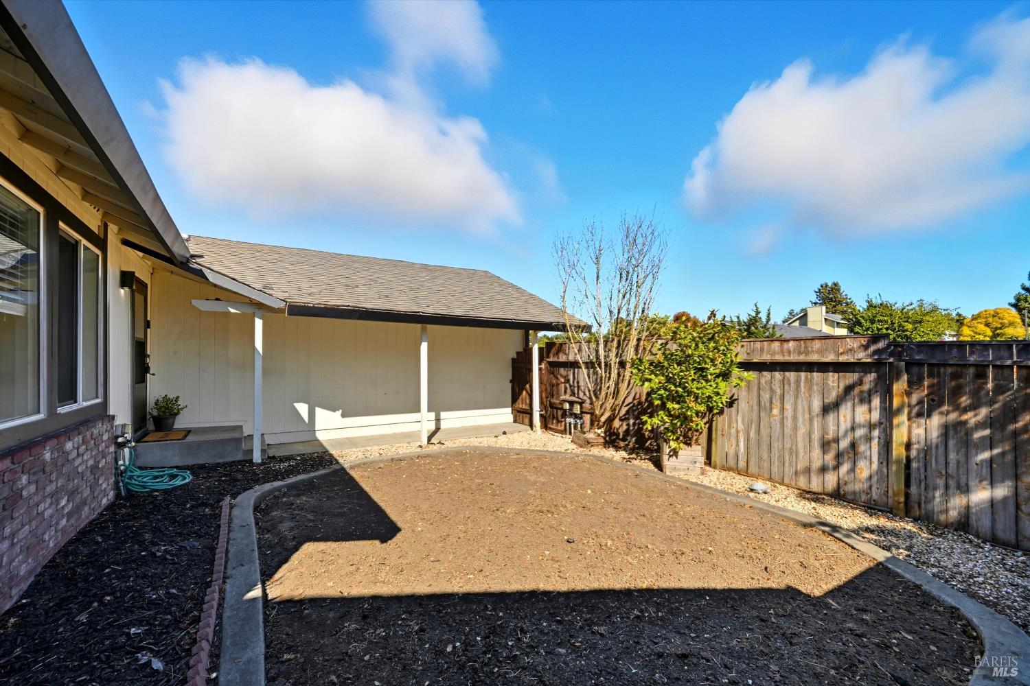 Detail Gallery Image 2 of 32 For 1140 Emily Ave, Rohnert Park,  CA 94928 - 3 Beds | 2 Baths