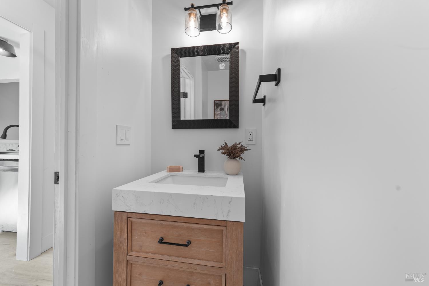 Detail Gallery Image 20 of 47 For 4 Ace Ct, Fairfax,  CA 94930 - 2 Beds | 2/1 Baths
