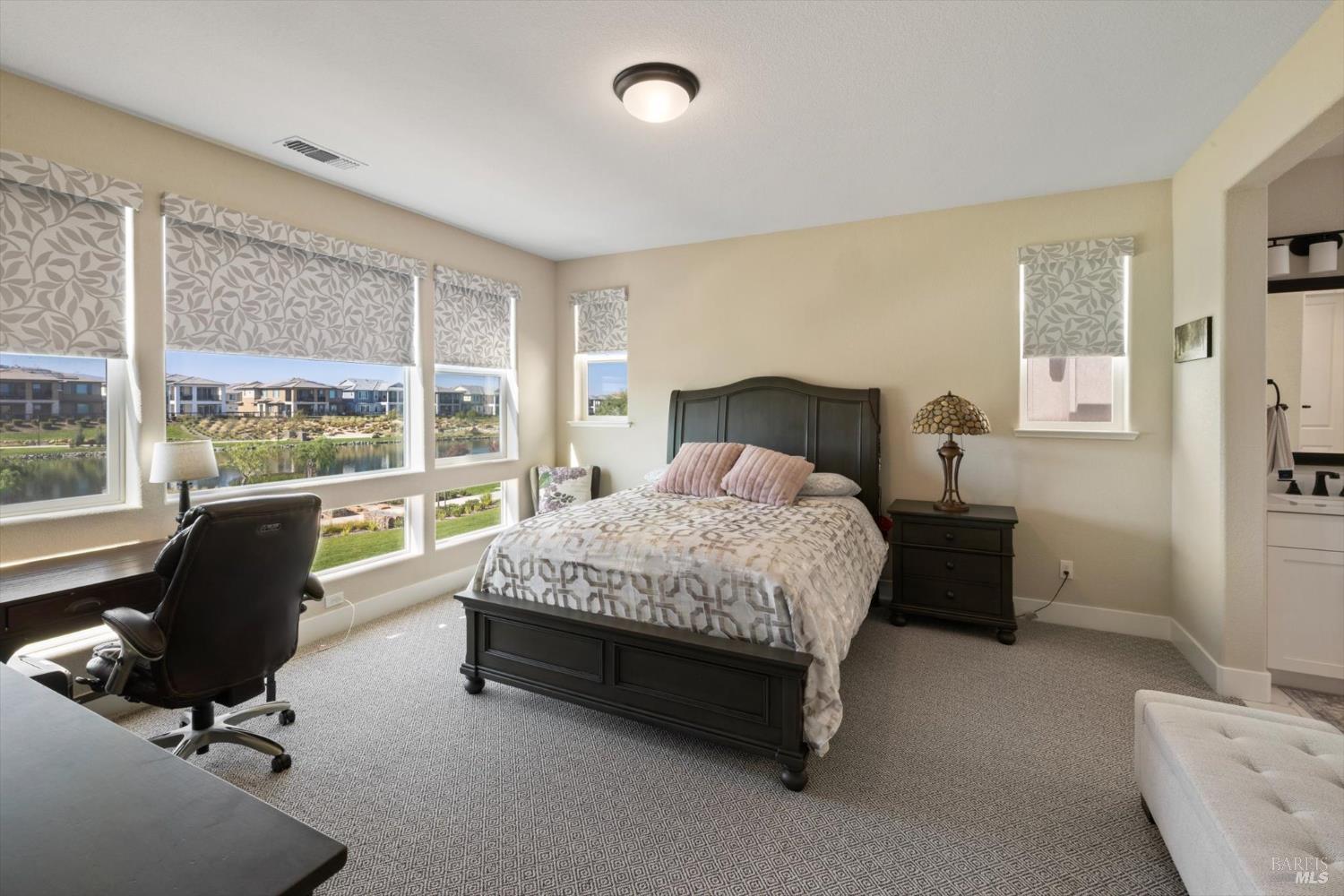 Detail Gallery Image 22 of 33 For 2371 Waterside Dr, Fairfield,  CA 94533 - 4 Beds | 3/1 Baths