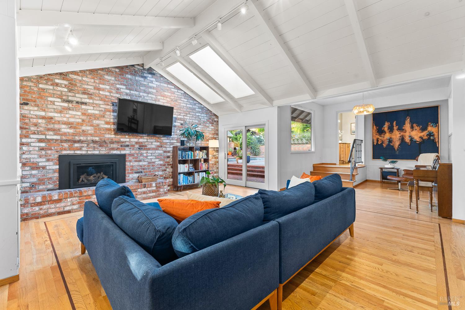 Detail Gallery Image 5 of 58 For 3333 Miraloma Dr, Santa Rosa,  CA 95404 - 4 Beds | 5/1 Baths