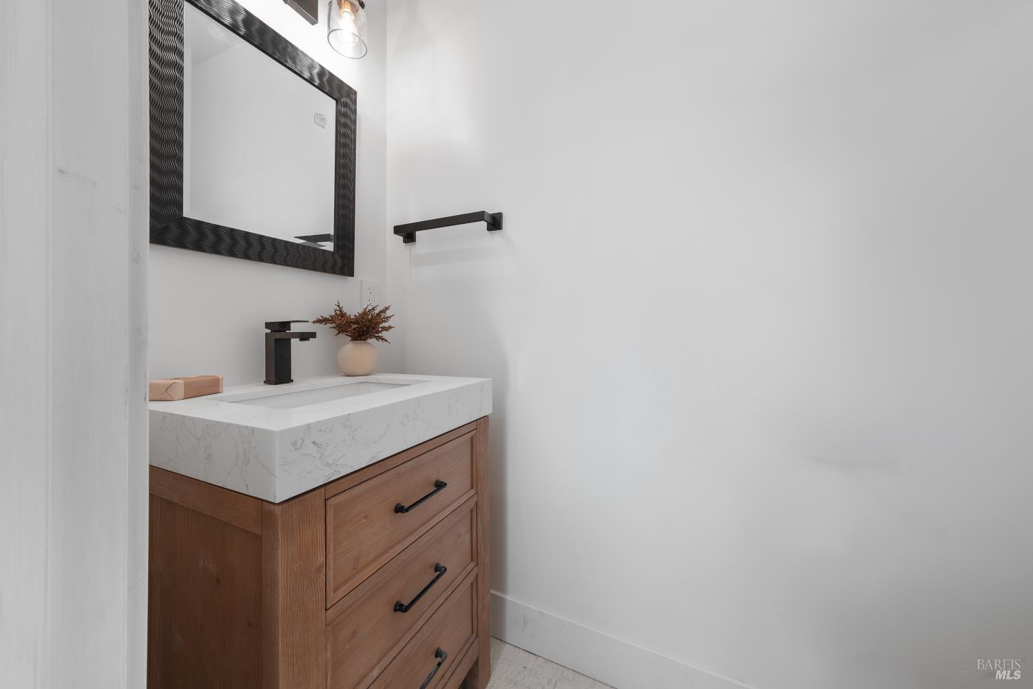 Detail Gallery Image 27 of 47 For 4 Ace Ct, Fairfax,  CA 94930 - 2 Beds | 2/1 Baths