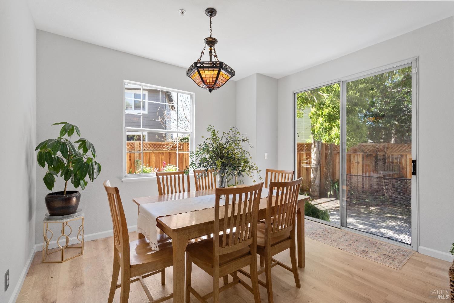 Detail Gallery Image 16 of 54 For 55 Dowitcher Way, San Rafael,  CA 94901 - 3 Beds | 2/1 Baths