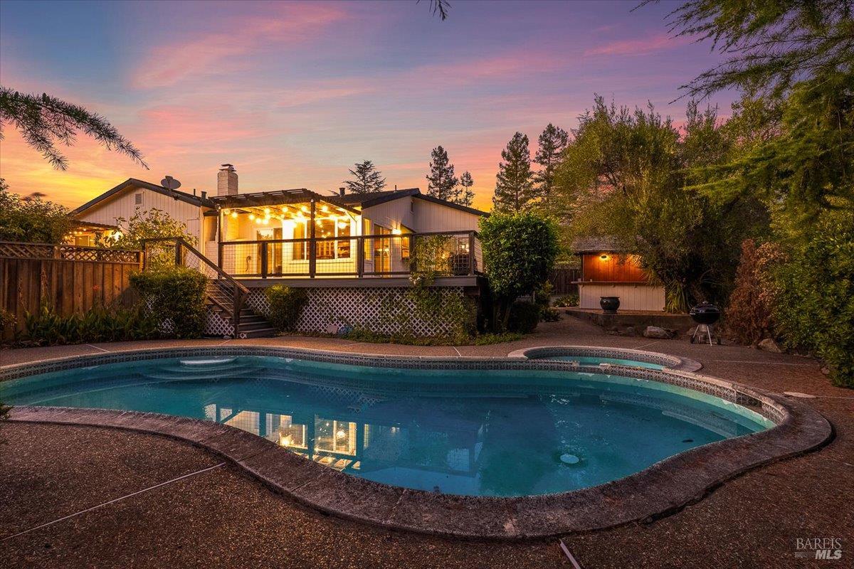 Detail Gallery Image 2 of 60 For 607 Scotland Dr, Santa Rosa,  CA 95409 - 3 Beds | 2/1 Baths
