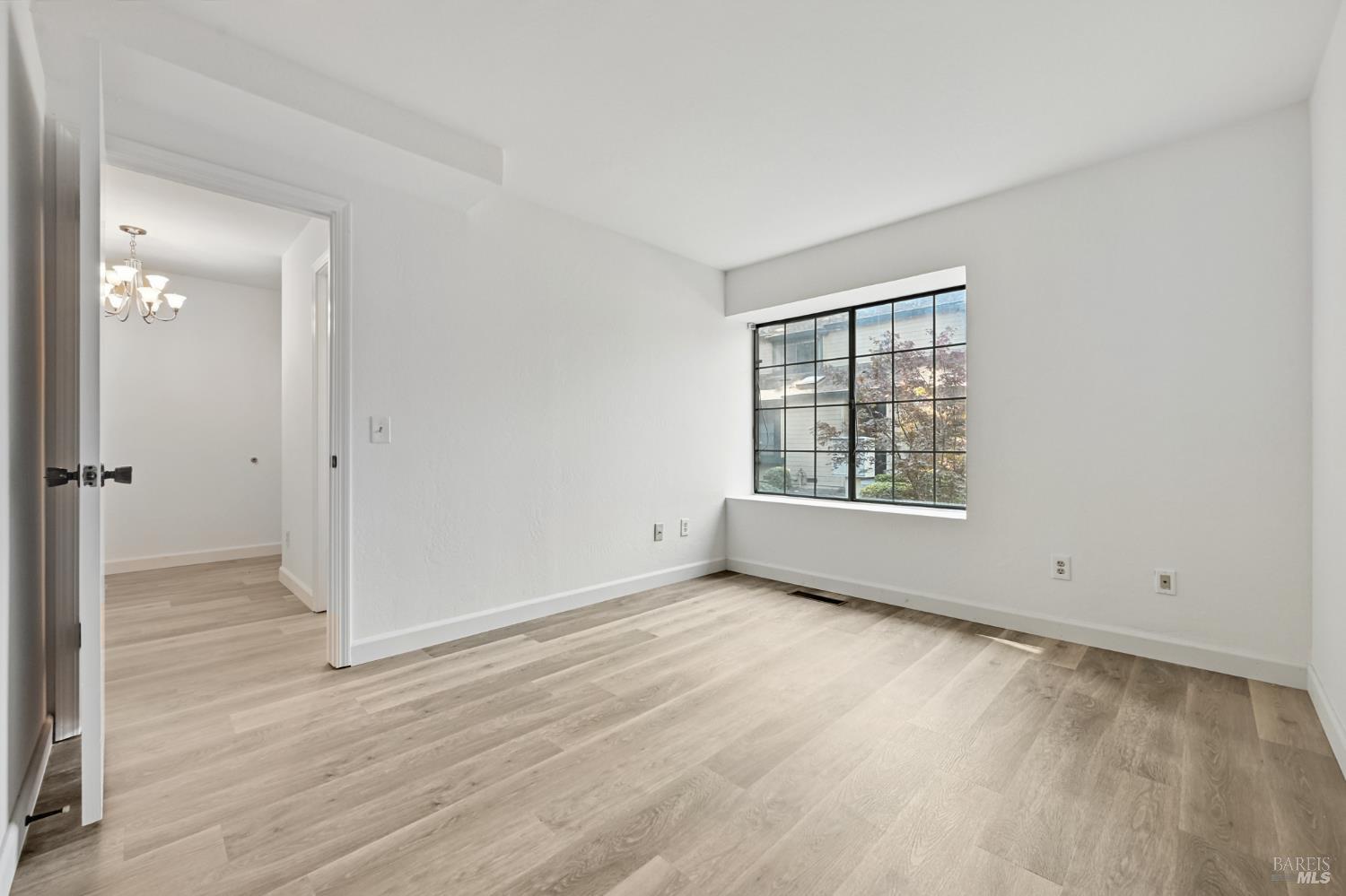 Detail Gallery Image 9 of 35 For 1240 North St, Santa Rosa,  CA 95404 - 2 Beds | 2 Baths