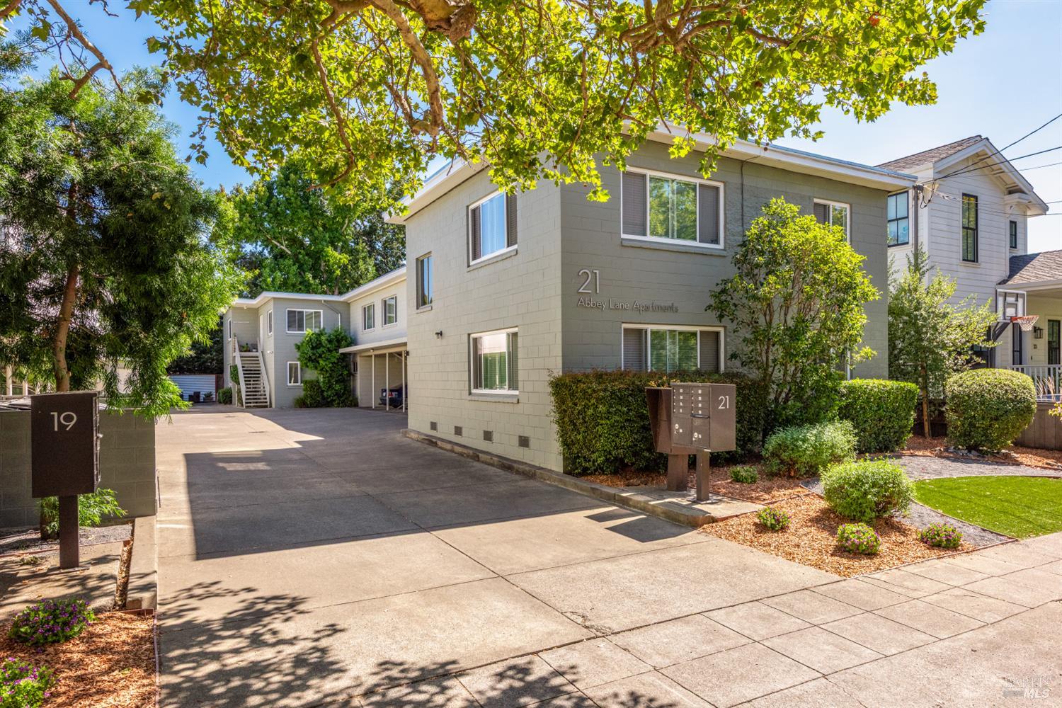 Detail Gallery Image 2 of 27 For 19 Belle Ave, San Anselmo,  CA 94960 - – Beds | – Baths