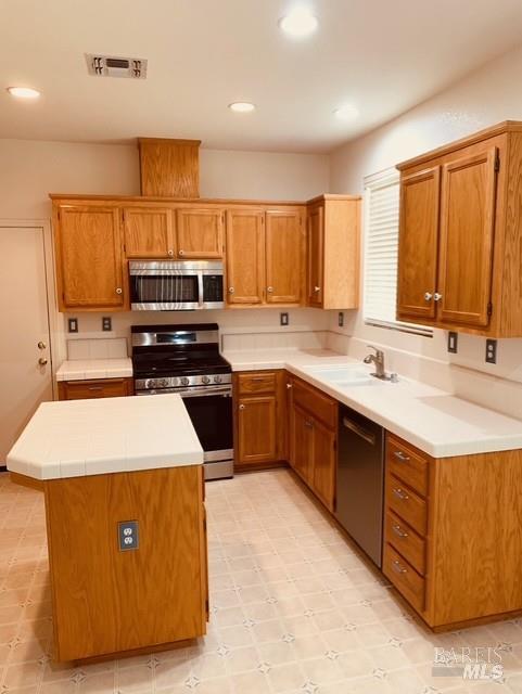 Detail Gallery Image 4 of 20 For 701 Crawdad Ct, Fairfield,  CA 94533 - 3 Beds | 2/1 Baths