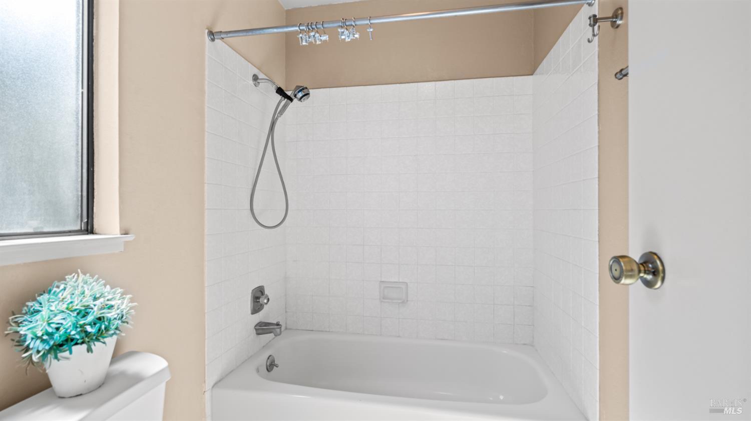 Detail Gallery Image 35 of 41 For 16 Elegant Tern Rd, Novato,  CA 94949 - 3 Beds | 2/1 Baths