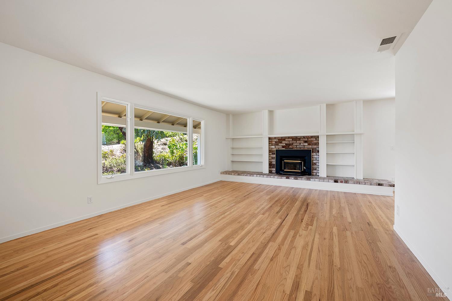 Detail Gallery Image 7 of 40 For 35 Salvador Way, San Rafael,  CA 94903 - 3 Beds | 3 Baths