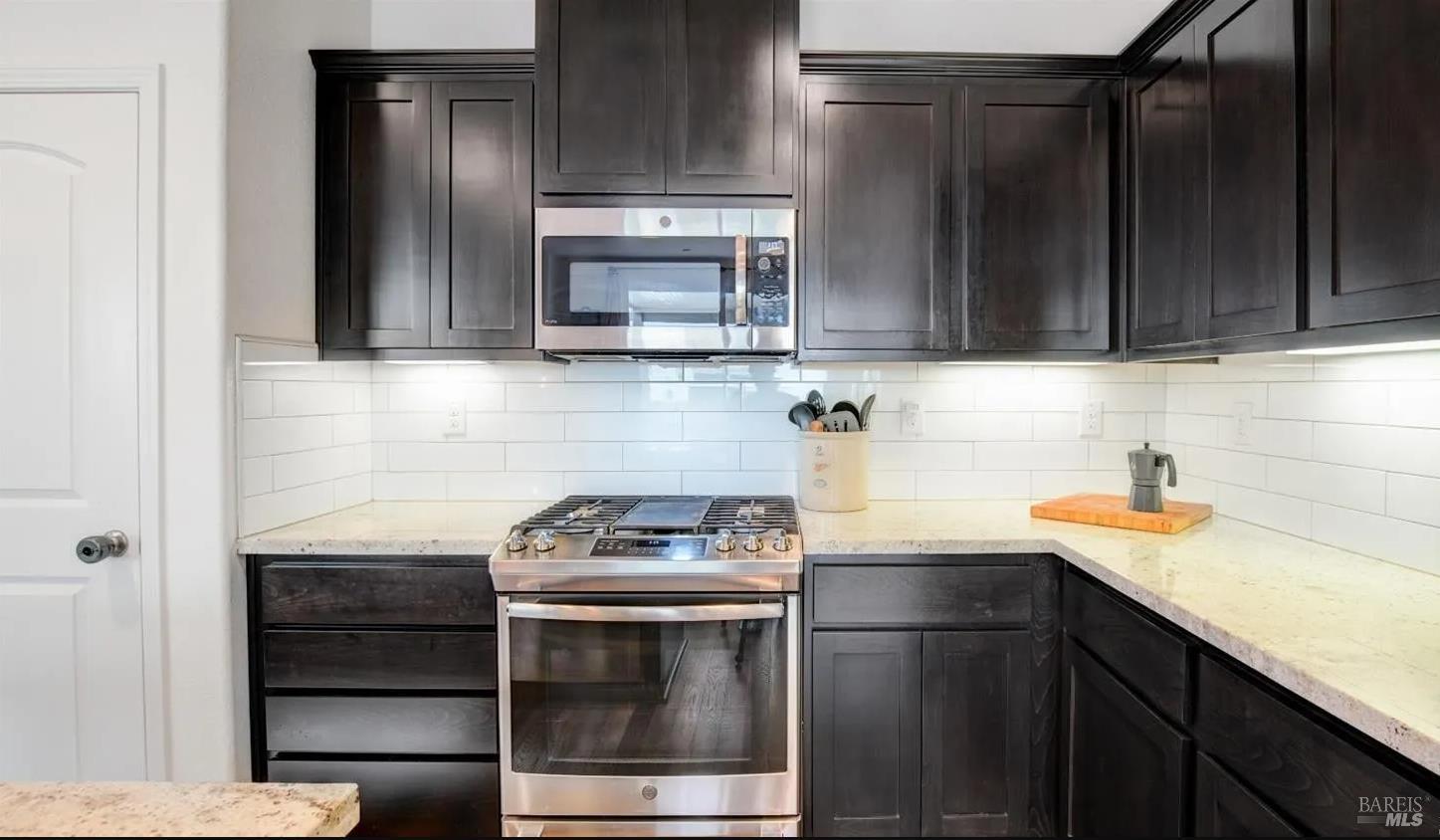 Detail Gallery Image 7 of 21 For 537 Lavender Dr, Vacaville,  CA 95687 - 3 Beds | 2/1 Baths