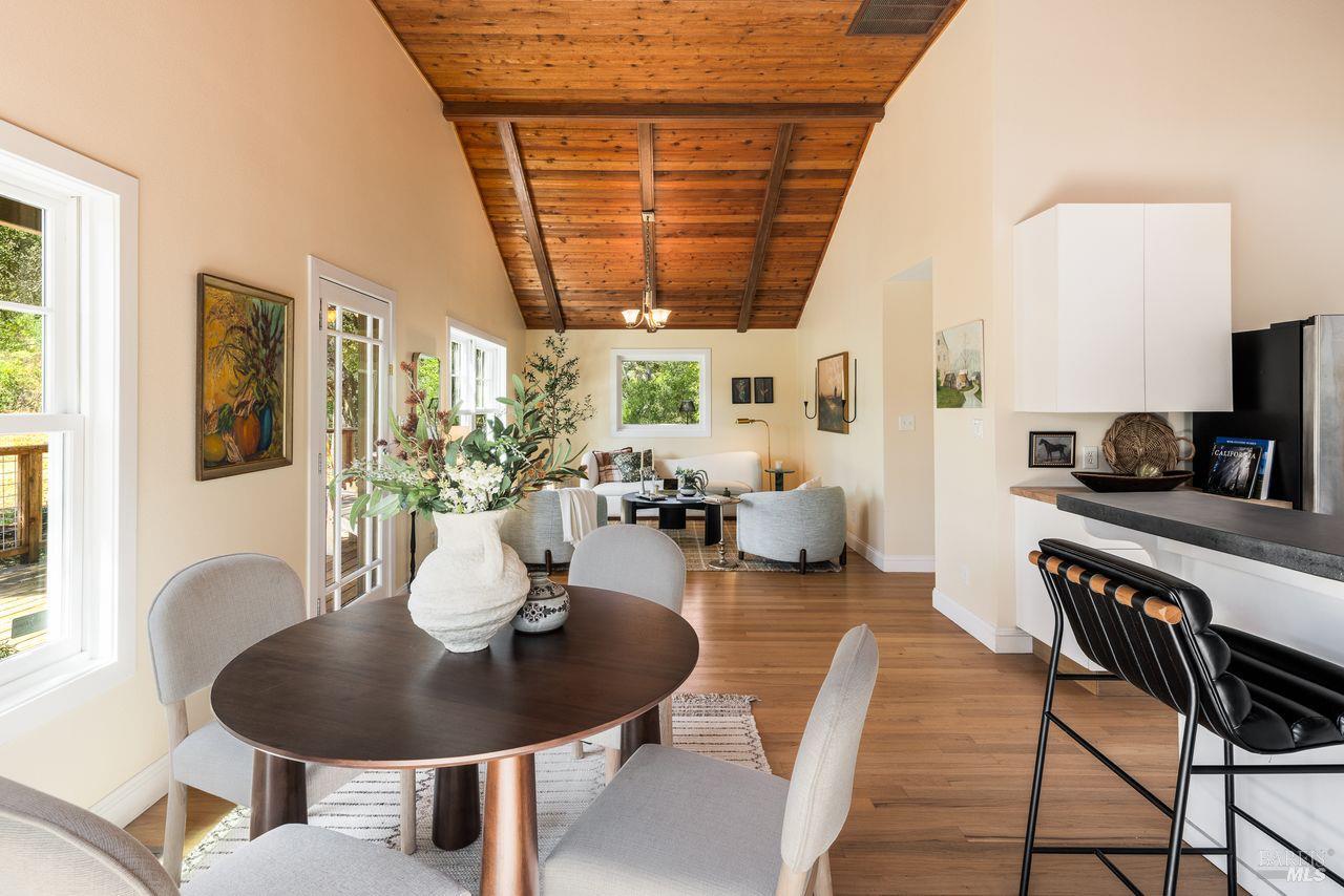 Detail Gallery Image 10 of 33 For 1988 Jameson Rd, Healdsburg,  CA 95448 - 3 Beds | 2 Baths