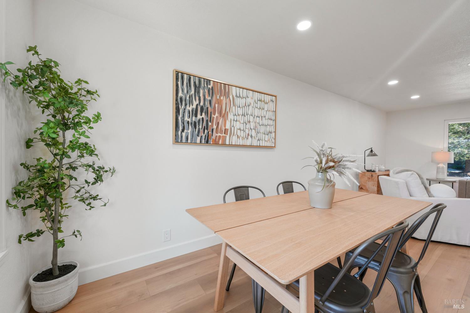 Detail Gallery Image 16 of 56 For 118 Salinas Dr, Vacaville,  CA 95688 - 4 Beds | 2/1 Baths