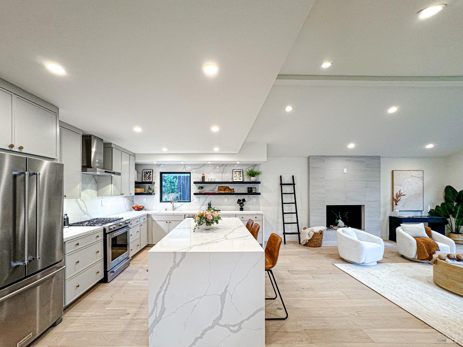 Detail Gallery Image 9 of 41 For 284 Blackstone Dr, San Rafael,  CA 94903 - 4 Beds | 3 Baths