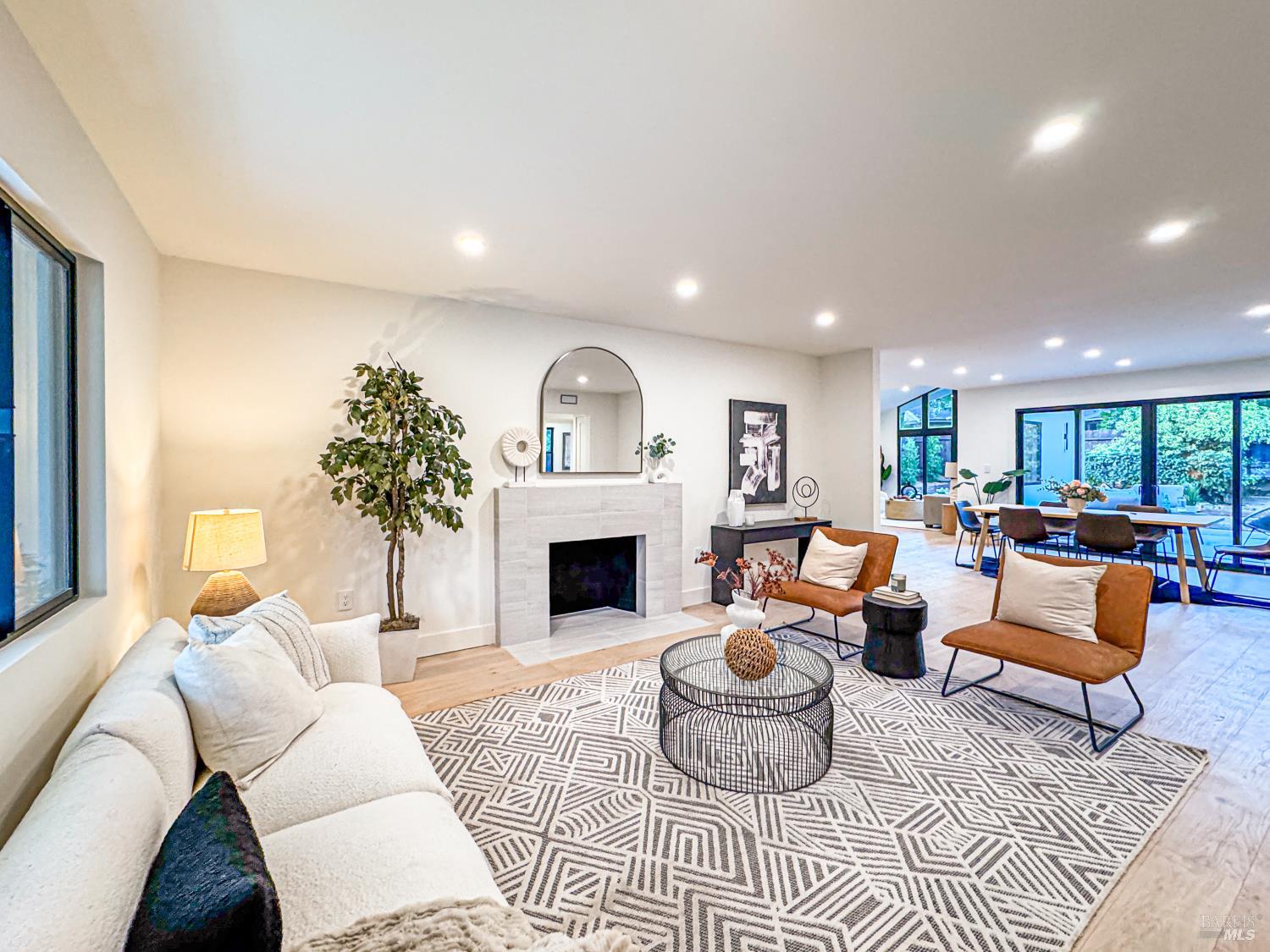 Detail Gallery Image 2 of 41 For 284 Blackstone Dr, San Rafael,  CA 94903 - 4 Beds | 3 Baths