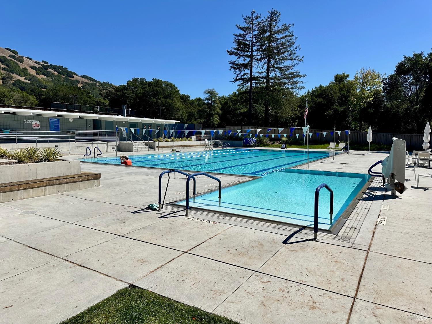 Detail Gallery Image 11 of 53 For 20 Mount Diablo Cir, San Rafael,  CA 94903 - 5 Beds | 2 Baths