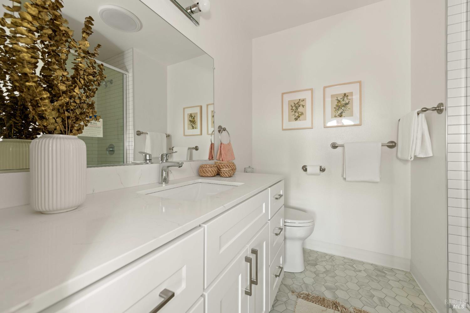 Detail Gallery Image 24 of 34 For 125 Sylvia Way, San Rafael,  CA 94903 - 3 Beds | 2/1 Baths