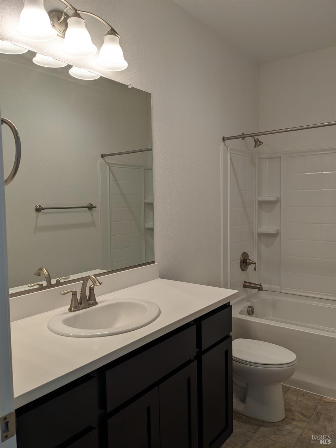 Detail Gallery Image 11 of 21 For 537 Lavender Dr, Vacaville,  CA 95687 - 3 Beds | 2/1 Baths