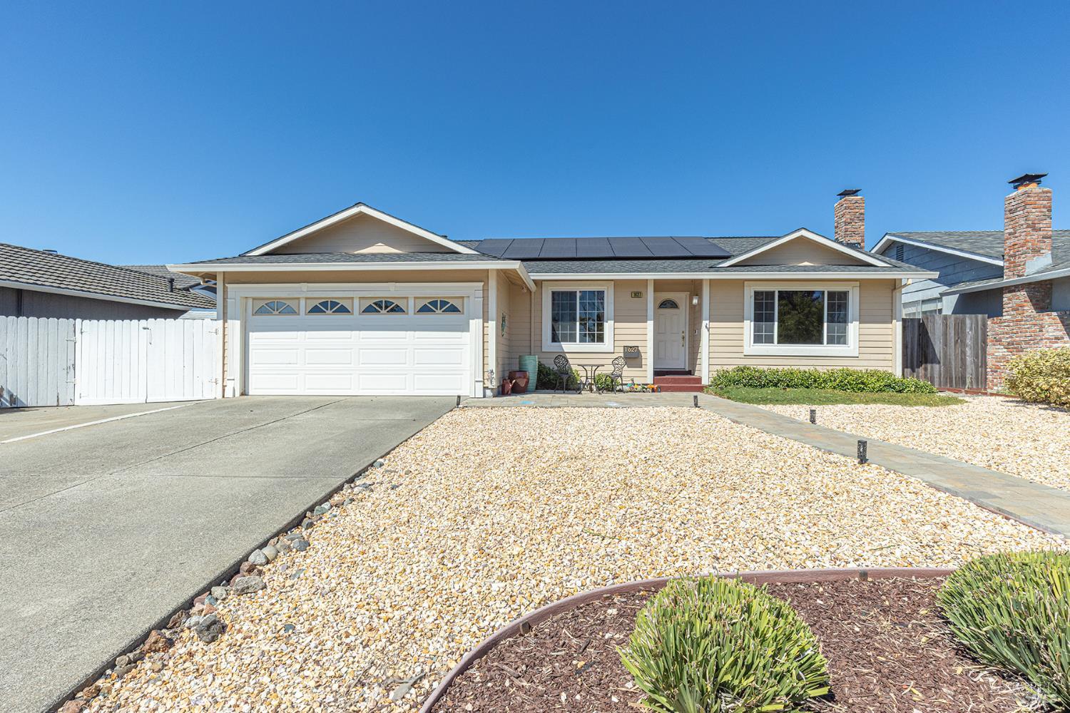 Detail Gallery Image 2 of 50 For 1627 Juliet Dr, Petaluma,  CA 94954 - 3 Beds | 2 Baths