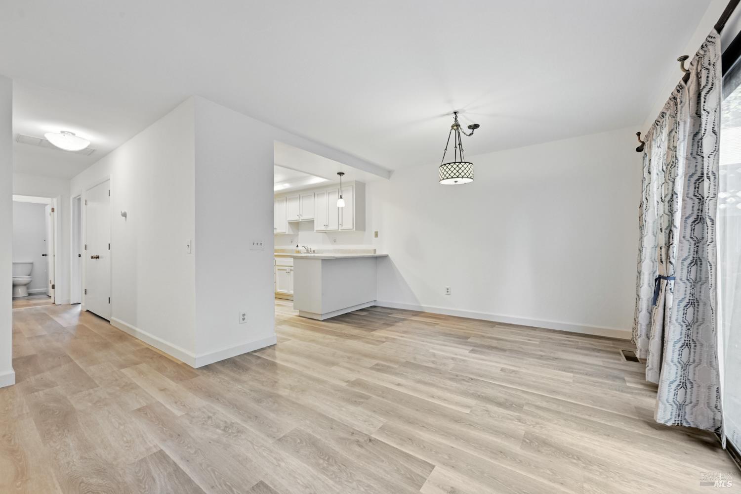 Detail Gallery Image 15 of 35 For 1240 North St, Santa Rosa,  CA 95404 - 2 Beds | 2 Baths