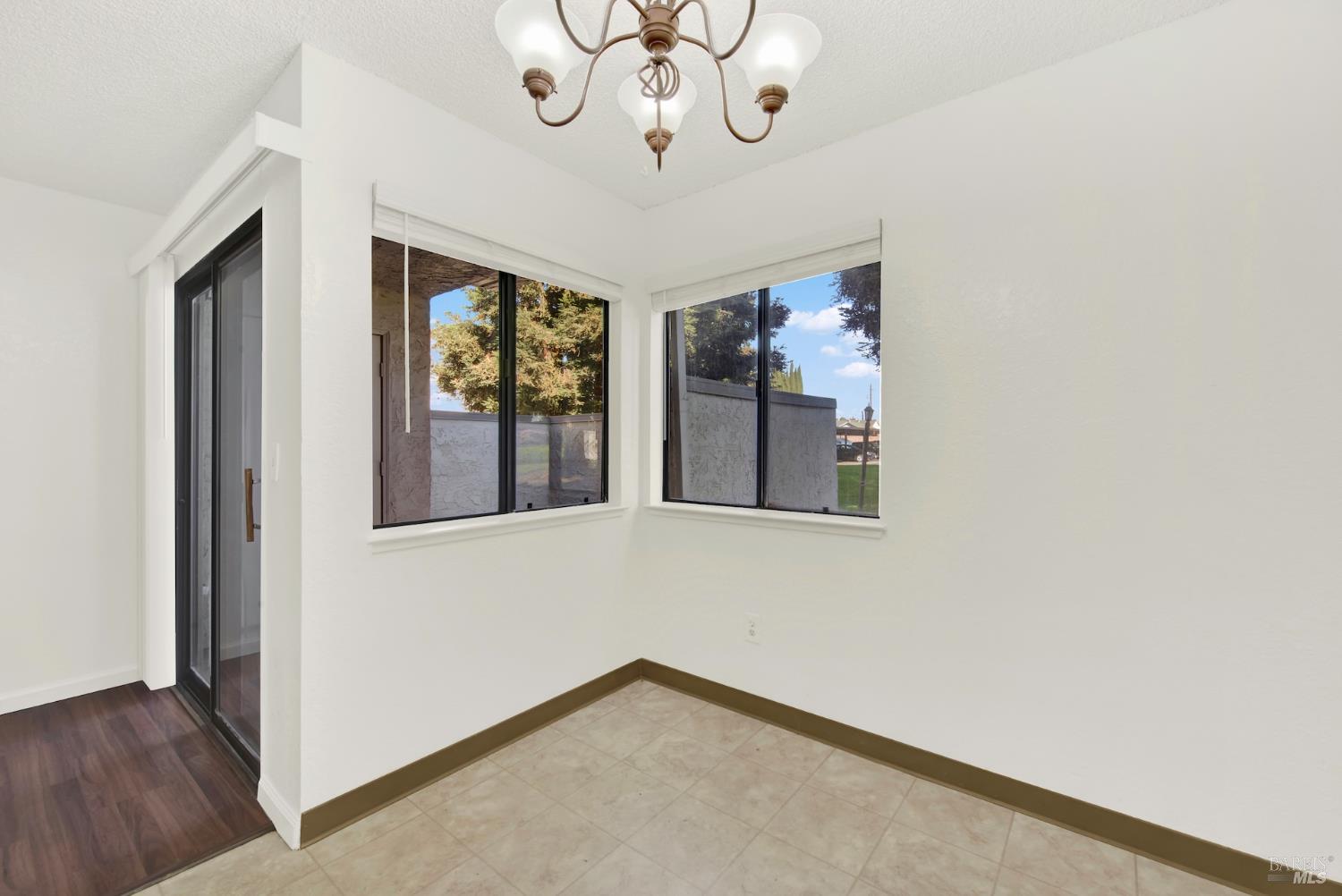 Detail Gallery Image 14 of 42 For 225 Pennsylvania Ave #B5,  Fairfield,  CA 94533 - 2 Beds | 2 Baths